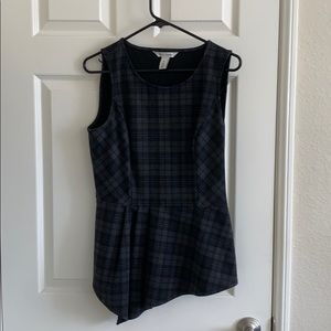 WHBM plaid fitted top med